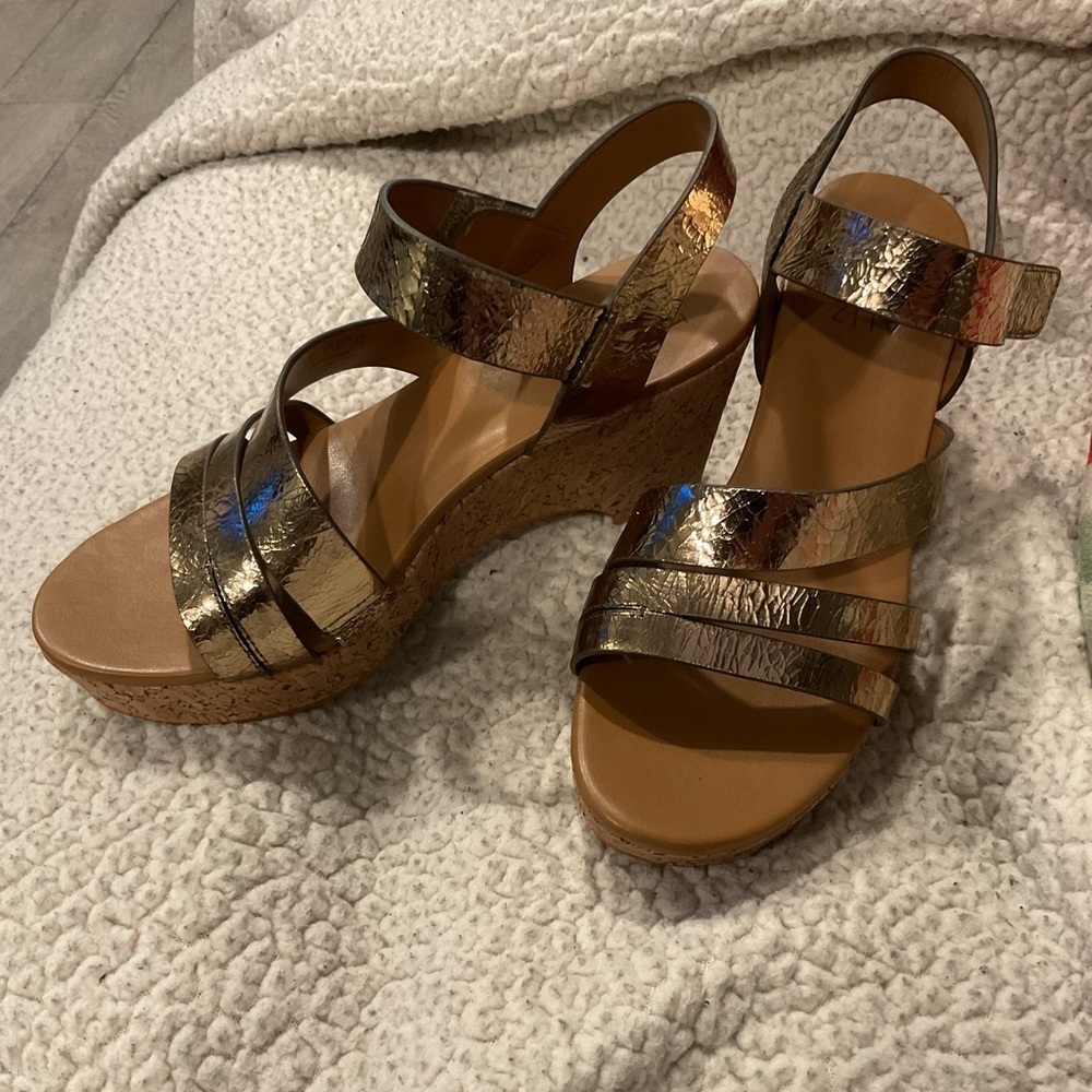 Naturalizer Women’s Cynthia Strappy Wedge Sandal